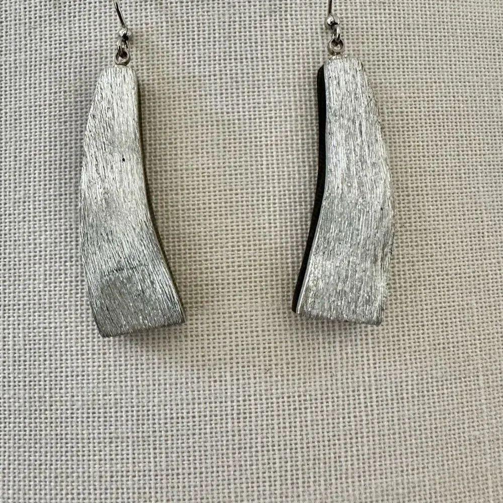 Silver tone wavy drop earrings